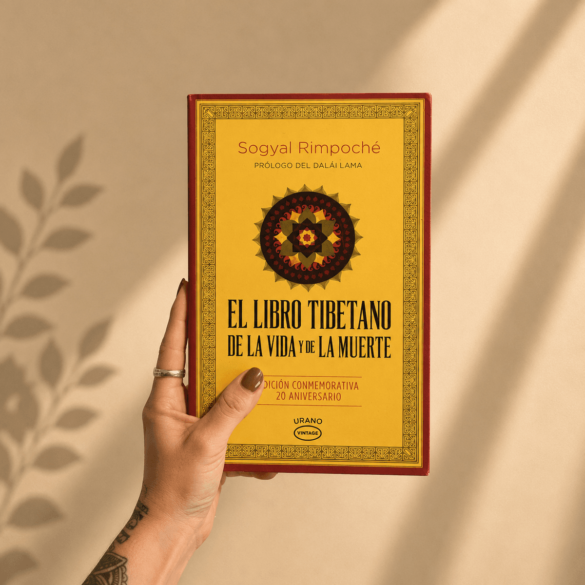 Portada de El libro tibetano de la vida y la muerte